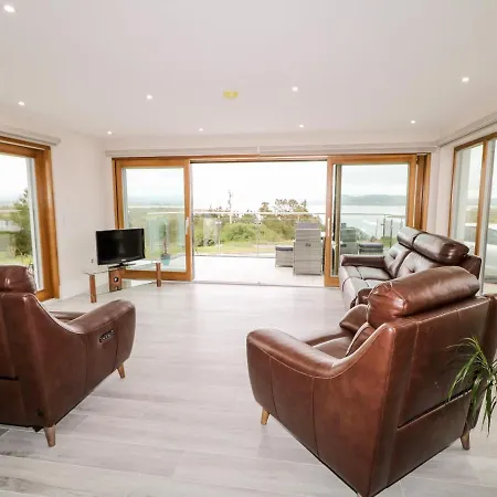 Traeannagh Bay House 던글로