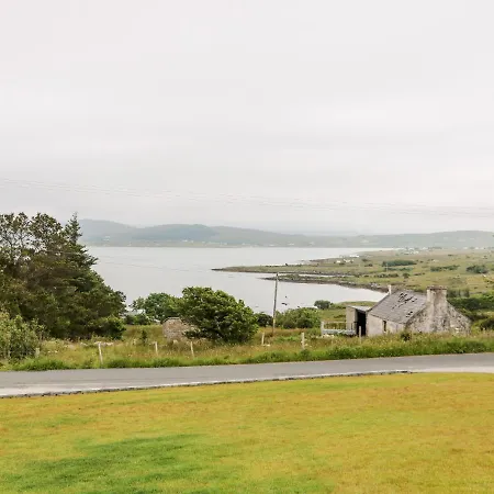 Traeannagh Bay House * 던글로